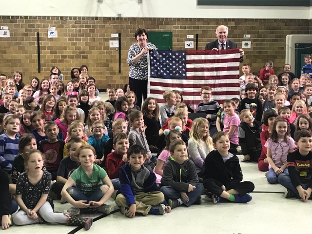 Photo of lawmaker and students